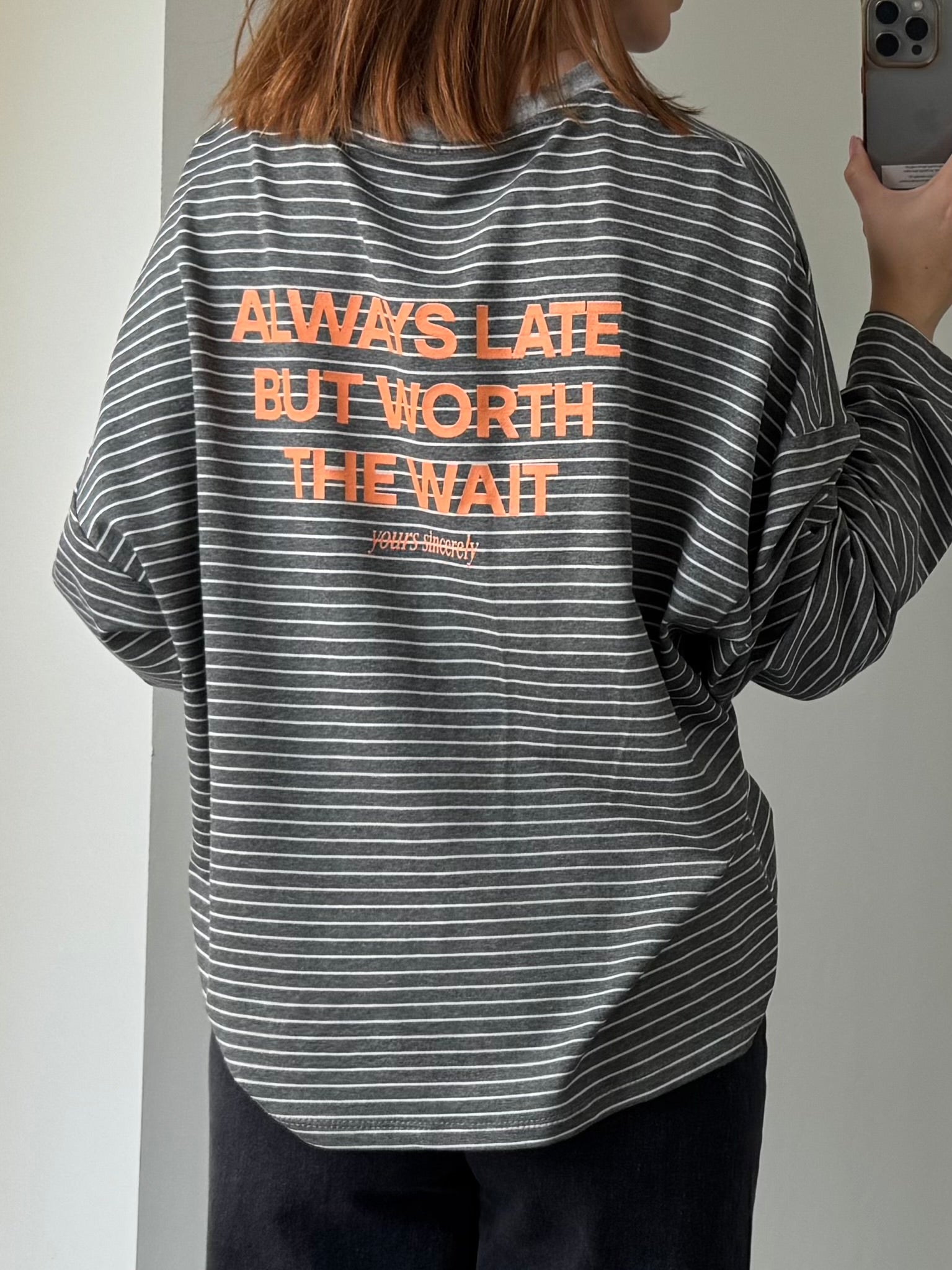 Trui 'always late' grijs