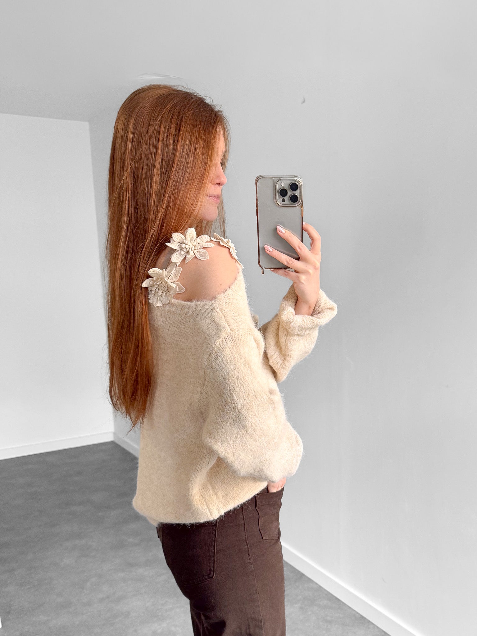 Trui bloemetjes beige