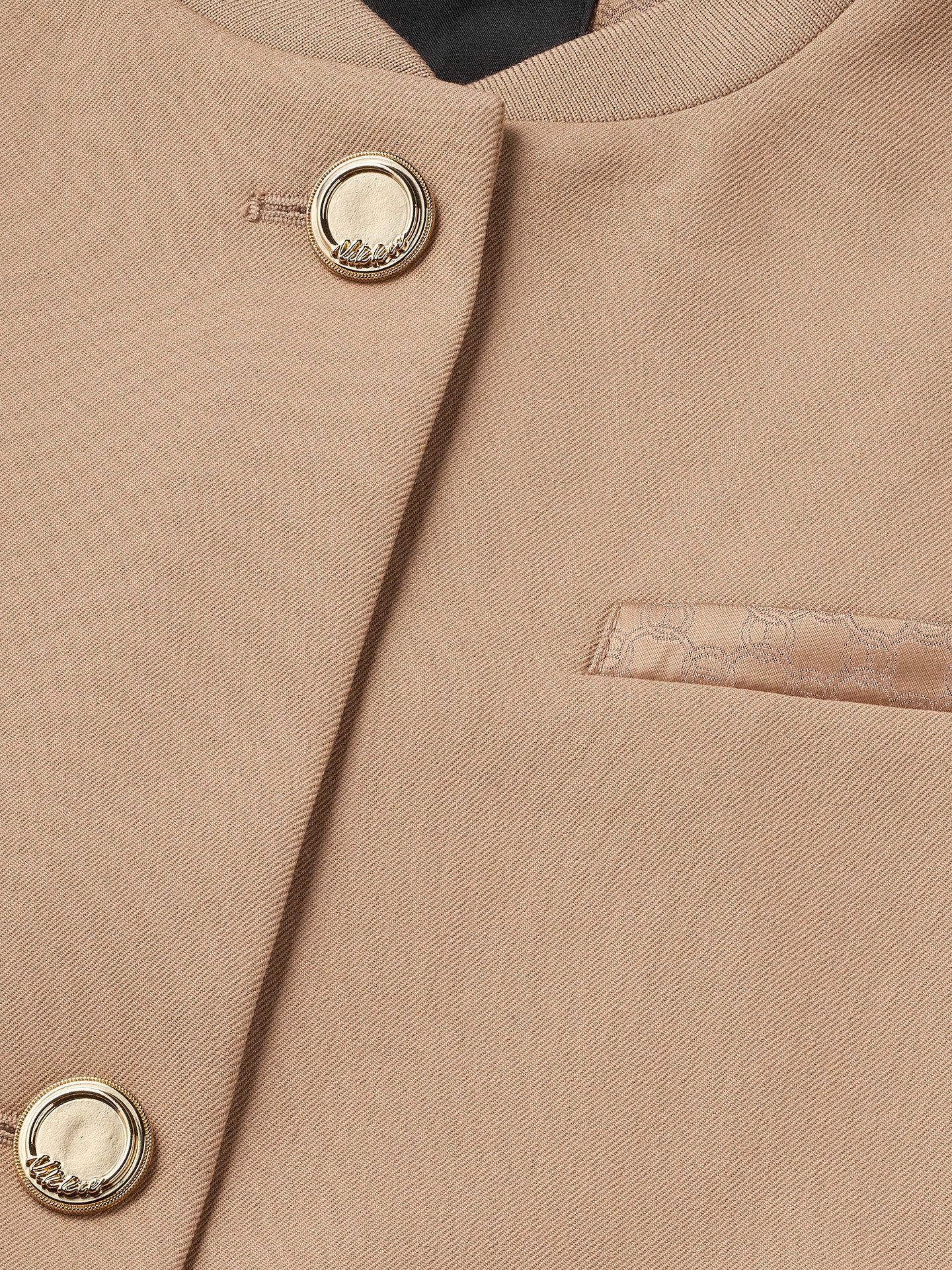 NIKKIE Oakland bomber