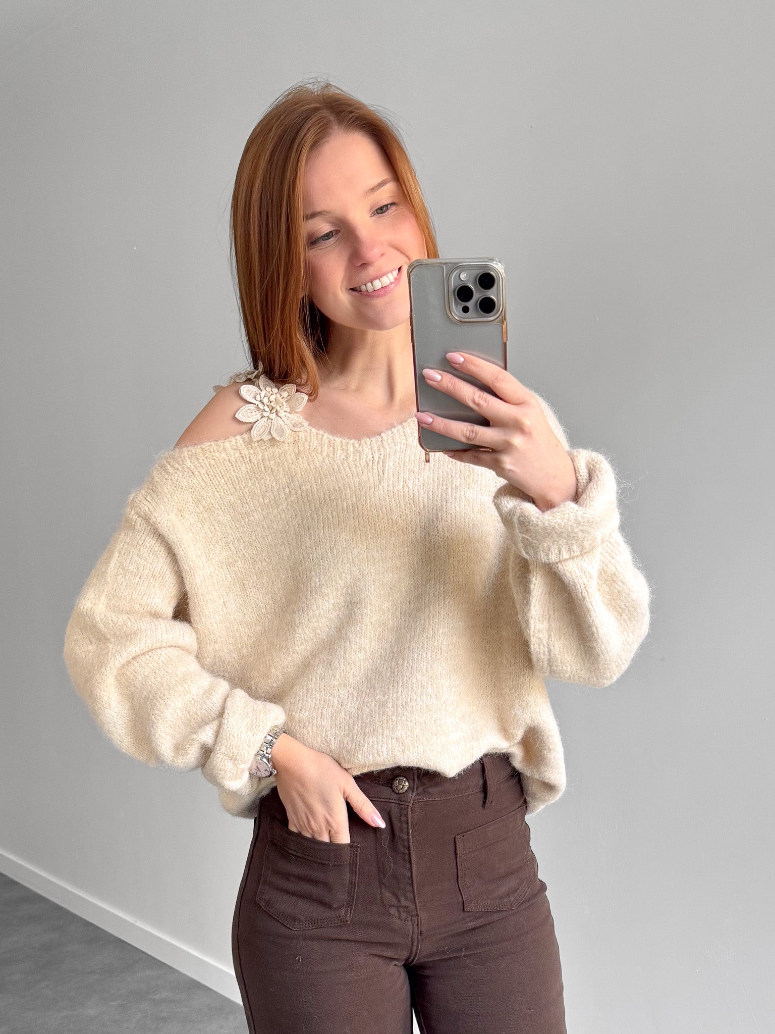 Trui bloemetjes beige