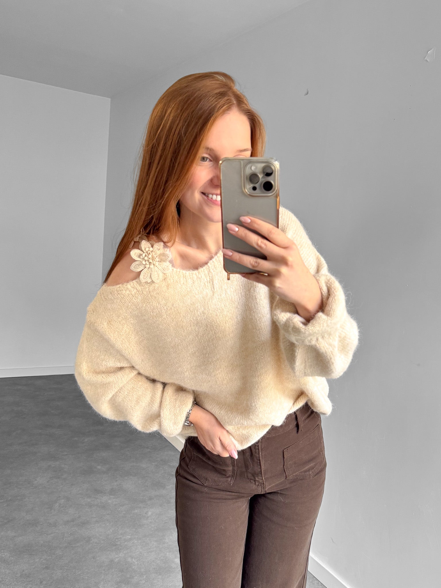 Trui bloemetjes beige